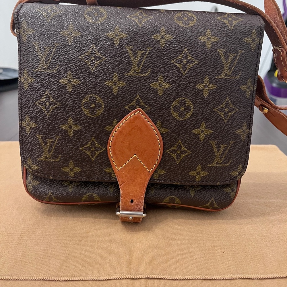 Louis Vuitton pre owned Cartouchiere 26 MNG Crossbody